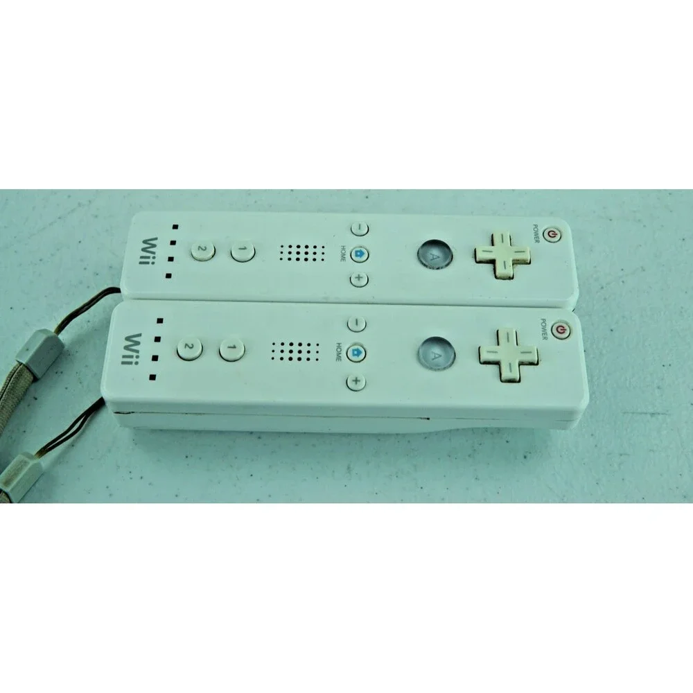 Nintendo Wii Console Gaming System White 2 Remotes & Nunchucks - Tested